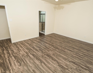 29602 Clover Shore Drive - Photo Thumbnail 6