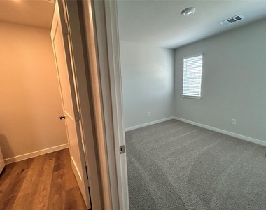 3327 Young Clover Way - Photo Thumbnail 23