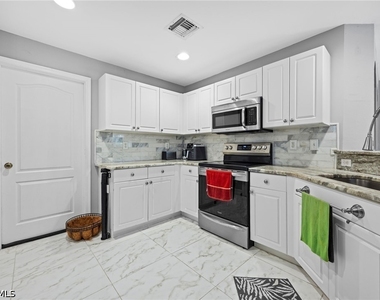 421 Broadmoor Street - Photo Thumbnail 10