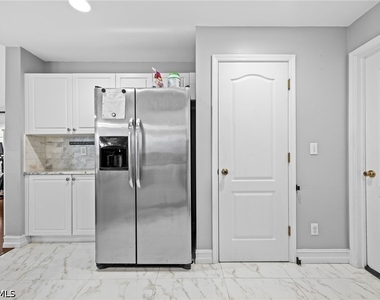 421 Broadmoor Street - Photo Thumbnail 11