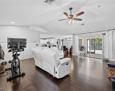 421 Broadmoor Street - Photo Thumbnail 8