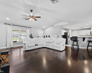 421 Broadmoor Street - Photo Thumbnail 7