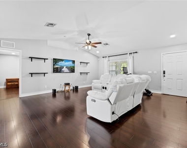 421 Broadmoor Street - Photo Thumbnail 6