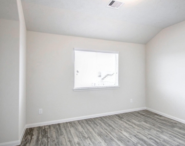 2855 Silver Tree - Photo Thumbnail 12