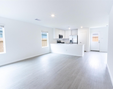 15724 Plum Brook Drive - Photo Thumbnail 10