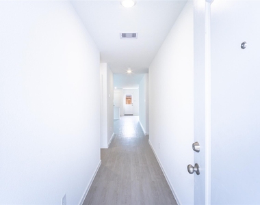 15724 Plum Brook Drive - Photo Thumbnail 3