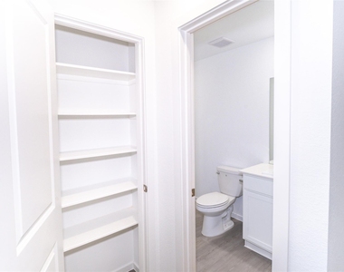 15724 Plum Brook Drive - Photo Thumbnail 4