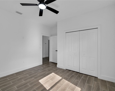 330 Gordon Avenue S - Photo Thumbnail 19