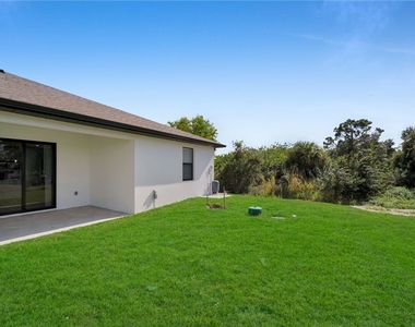 330 Gordon Avenue S - Photo Thumbnail 6