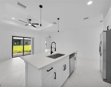 4746 27th Street Sw - Photo Thumbnail 7