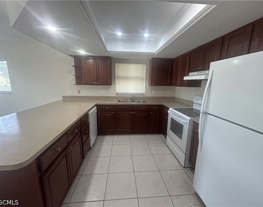 215-217 Se 23rd Place - Photo Thumbnail 4