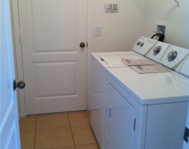 1017 Nw 24th Avenue - Photo Thumbnail 7