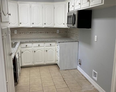 6109 Arthington Street - Photo Thumbnail 5