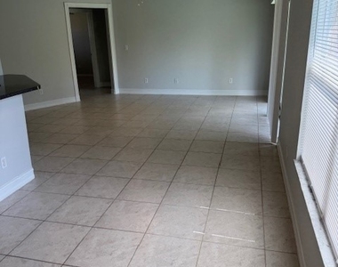 1401 Sw 1st Place - Photo Thumbnail 6
