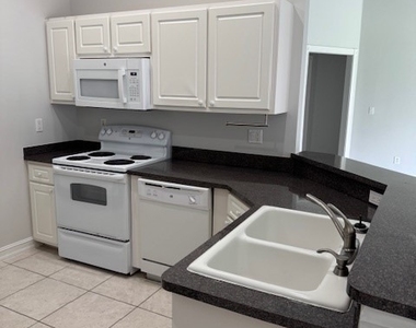 1401 Sw 1st Place - Photo Thumbnail 8
