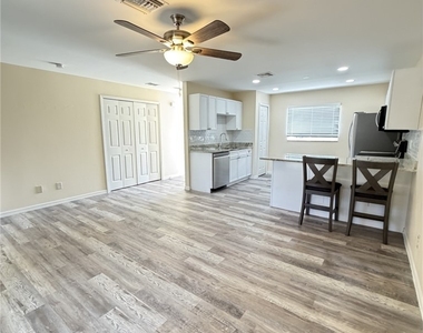 1019 Se 11th Street - Photo Thumbnail 3