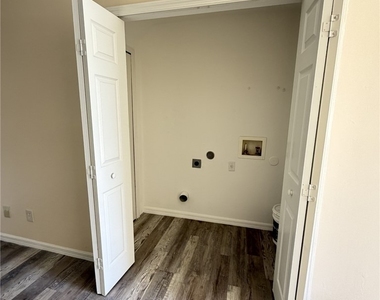 1019 Se 11th Street - Photo Thumbnail 5