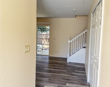 1019 Se 11th Street - Photo Thumbnail 1