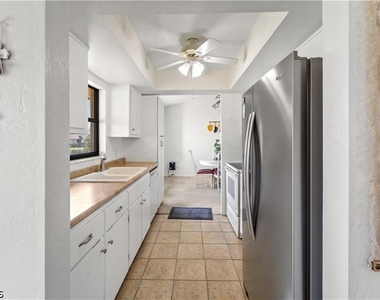 8565 Charter Club Circle - Photo Thumbnail 10