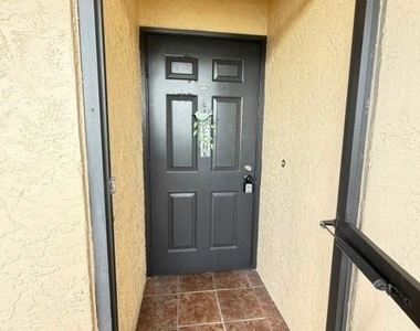 4703 Se 17 Place - Photo Thumbnail 2