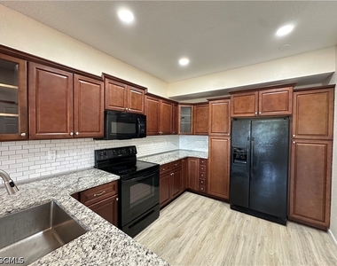 6361 Aragon Way - Photo Thumbnail 14
