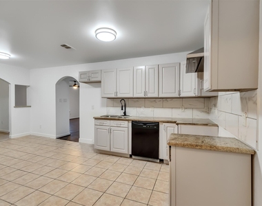 4930 Holloway Drive - Photo Thumbnail 21