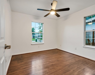 4930 Holloway Drive - Photo Thumbnail 30