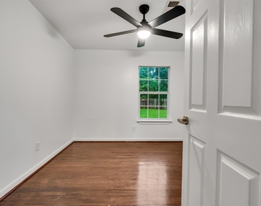 4930 Holloway Drive - Photo Thumbnail 28
