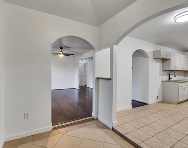 4930 Holloway Drive - Photo Thumbnail 14