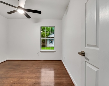 4930 Holloway Drive - Photo Thumbnail 31