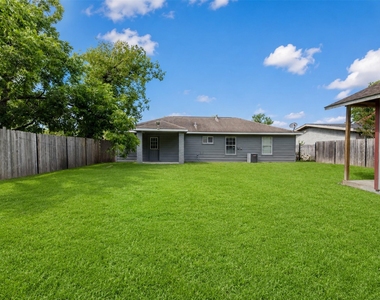 4930 Holloway Drive - Photo Thumbnail 12