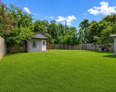 4930 Holloway Drive - Photo Thumbnail 10