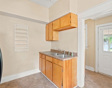 105 League Street - Photo Thumbnail 10