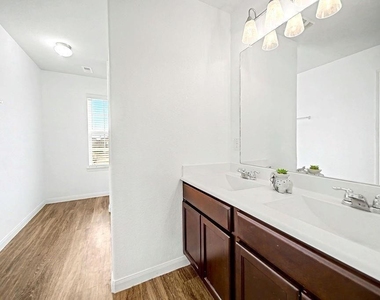 5742 Adelaide River Drive - Photo Thumbnail 16