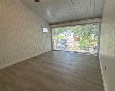 14 Lakeway Street - Photo Thumbnail 7