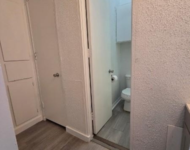 14 Lakeway Street - Photo Thumbnail 6