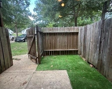 14 Lakeway Street - Photo Thumbnail 9