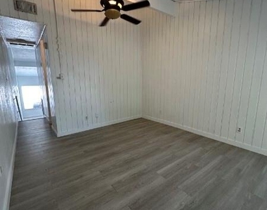 14 Lakeway Street - Photo Thumbnail 8