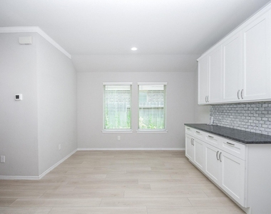 9316 Colonial Bent Court - Photo Thumbnail 5