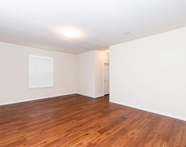 6274 Brenwood Circle - Photo Thumbnail 2