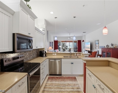 8601 Piazza Del Lago Circle - Photo Thumbnail 7