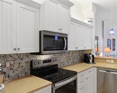 8601 Piazza Del Lago Circle - Photo Thumbnail 5