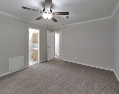 12306 Foxridge Drive - Photo Thumbnail 6