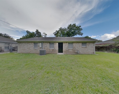 12306 Foxridge Drive - Photo Thumbnail 14