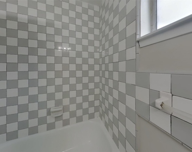 12306 Foxridge Drive - Photo Thumbnail 8