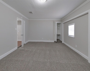 12306 Foxridge Drive - Photo Thumbnail 11