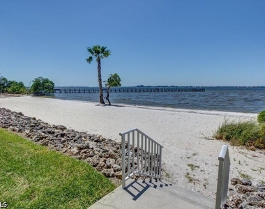 15121 Laguna Drive - Photo Thumbnail 41