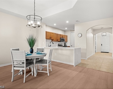 15121 Laguna Drive - Photo Thumbnail 9