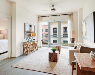 2727 Travis Street - Photo Thumbnail 9