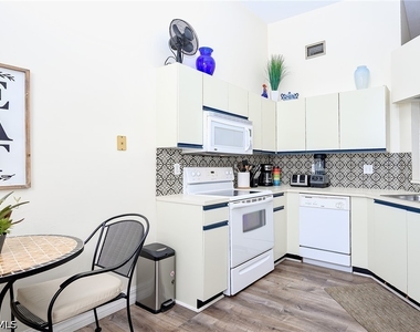 586 Beachwalk Circle - Photo Thumbnail 10